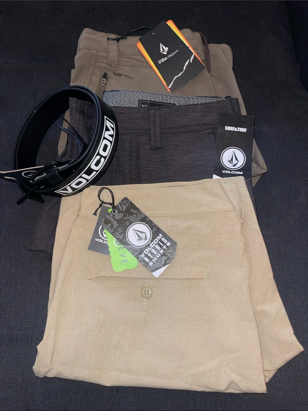Volcom Men's Shorts-Tan(33), Dark Brwn(33) & Army Green(32) Size 32 Volcom Belt
